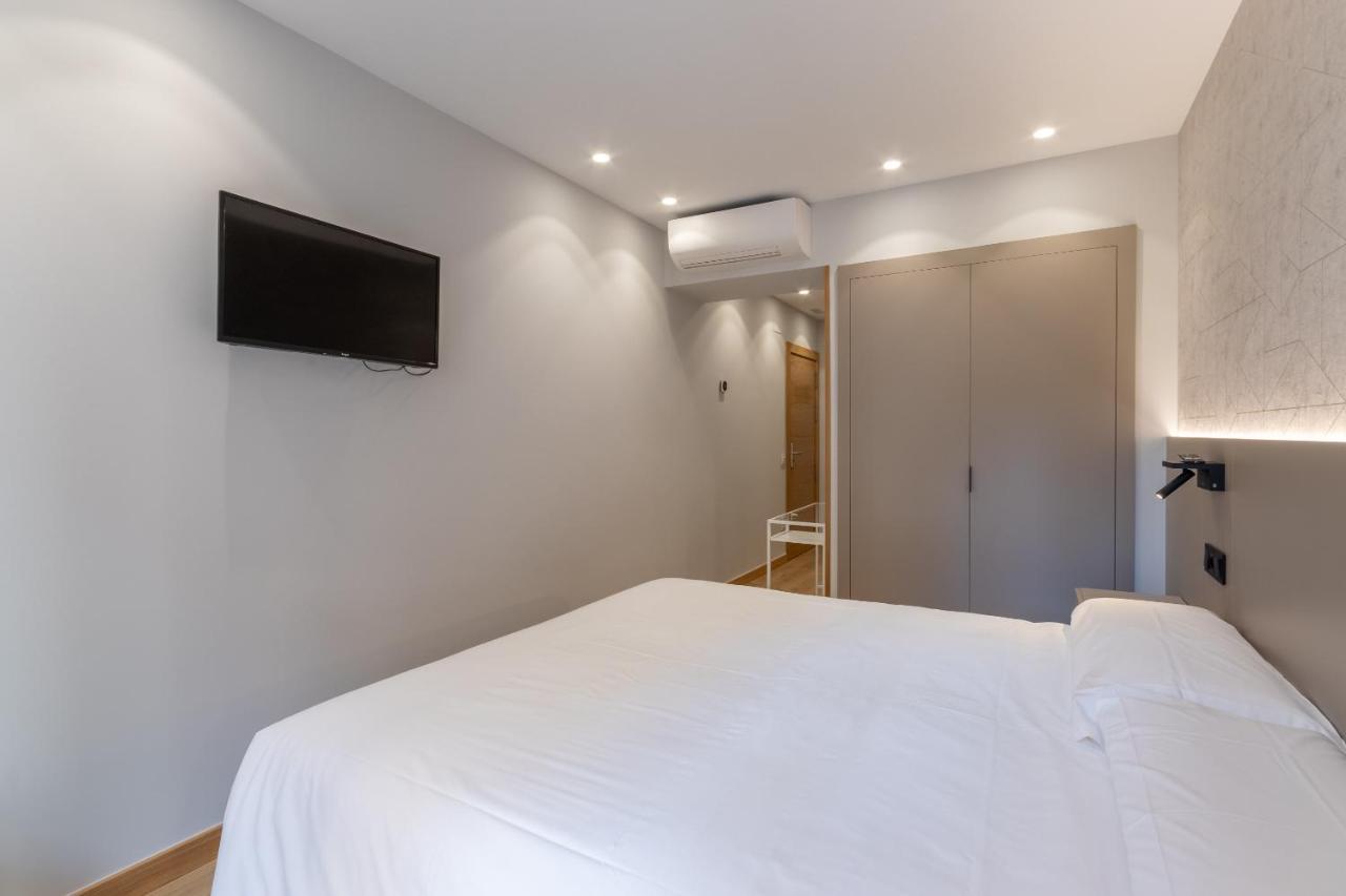 Eightrooms La Rioja Pension โลโกรโญ ภายนอก รูปภาพ