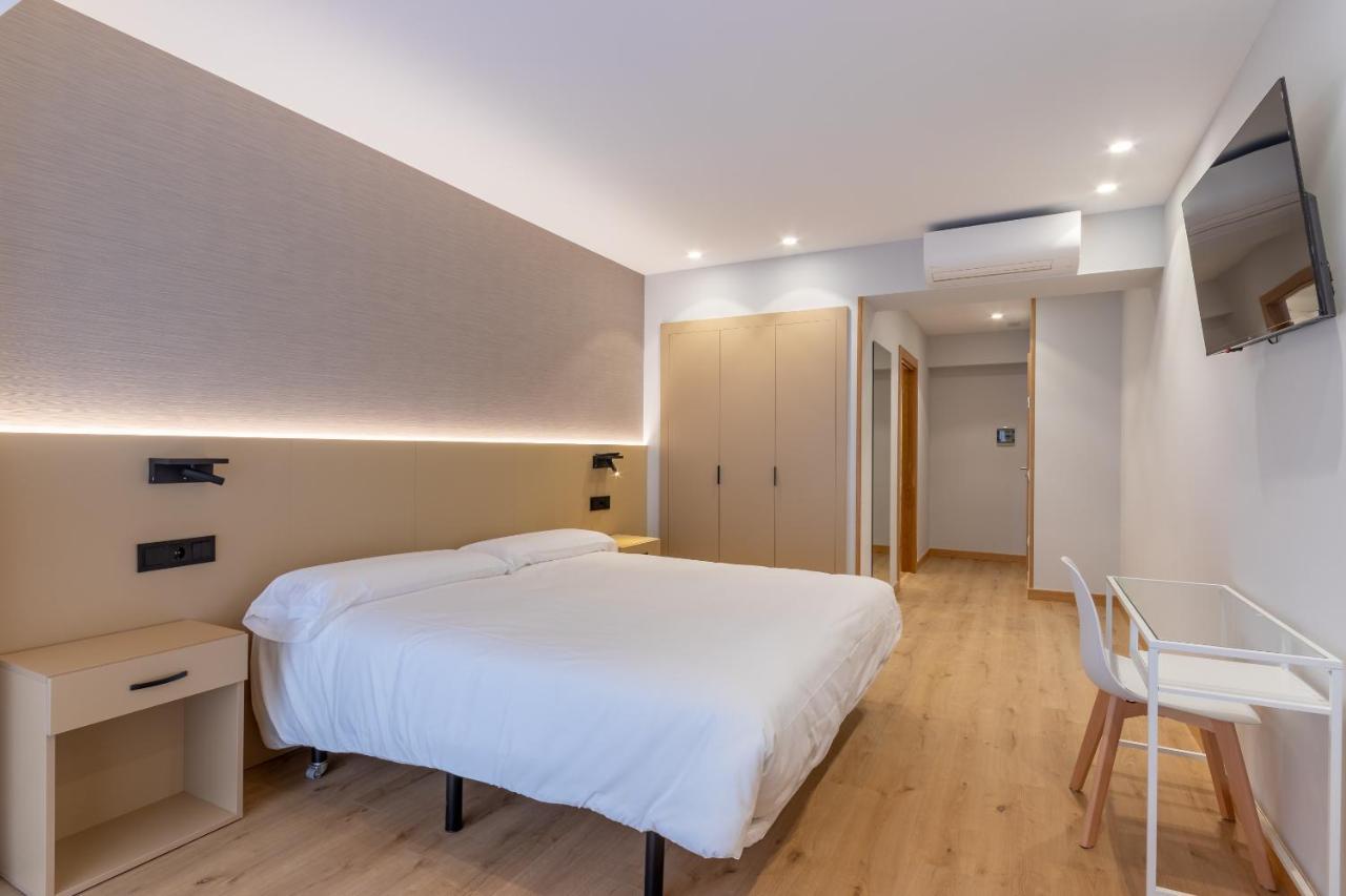 Eightrooms La Rioja Pension โลโกรโญ ภายนอก รูปภาพ