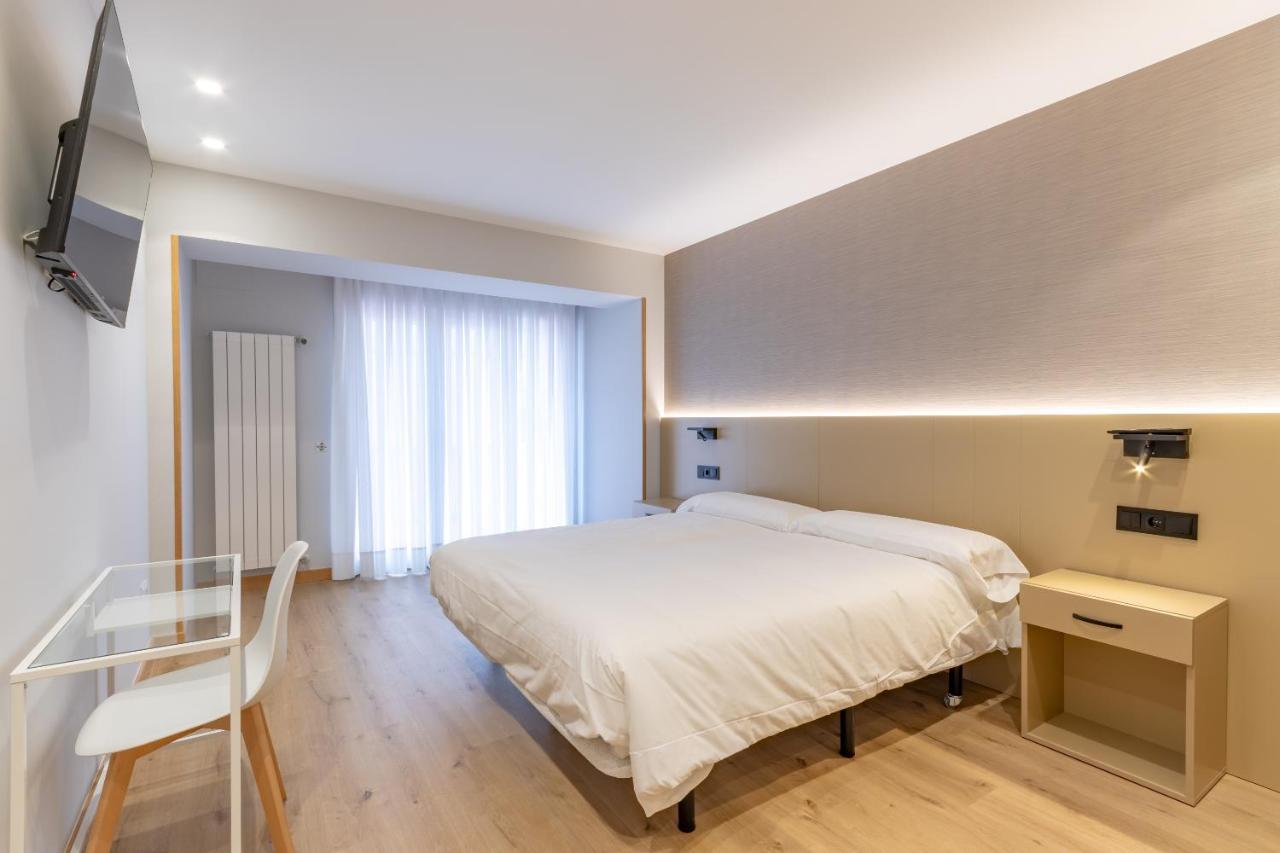 Eightrooms La Rioja Pension โลโกรโญ ภายนอก รูปภาพ