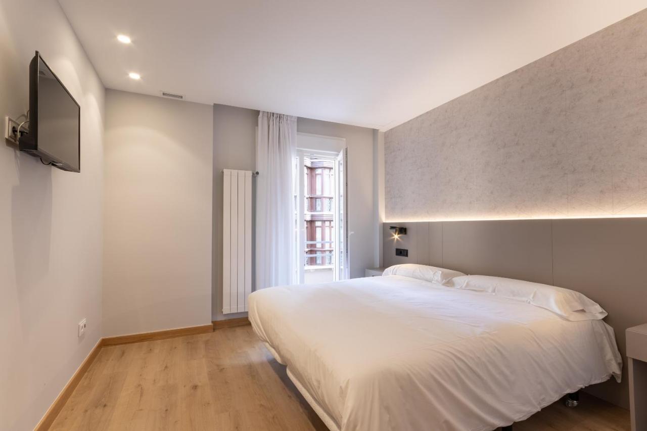 Eightrooms La Rioja Pension โลโกรโญ ภายนอก รูปภาพ