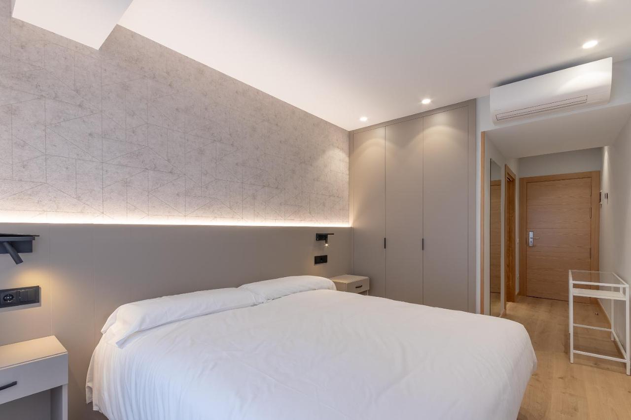 Eightrooms La Rioja Pension โลโกรโญ ภายนอก รูปภาพ