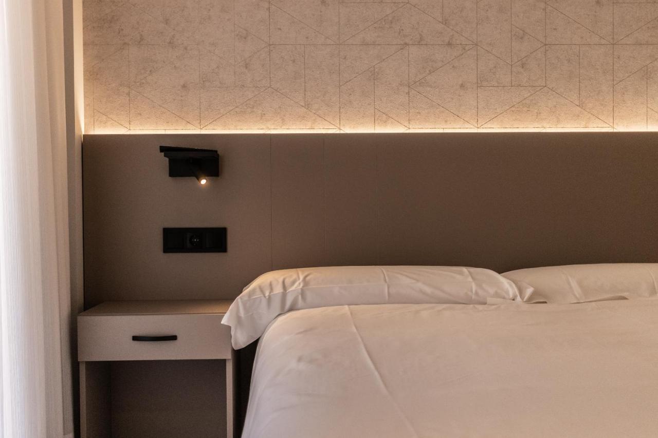 Eightrooms La Rioja Pension โลโกรโญ ภายนอก รูปภาพ