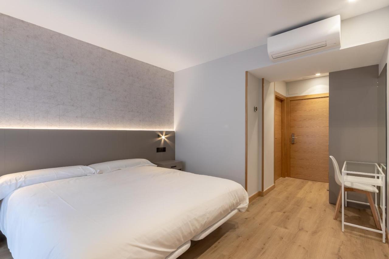 Eightrooms La Rioja Pension โลโกรโญ ภายนอก รูปภาพ