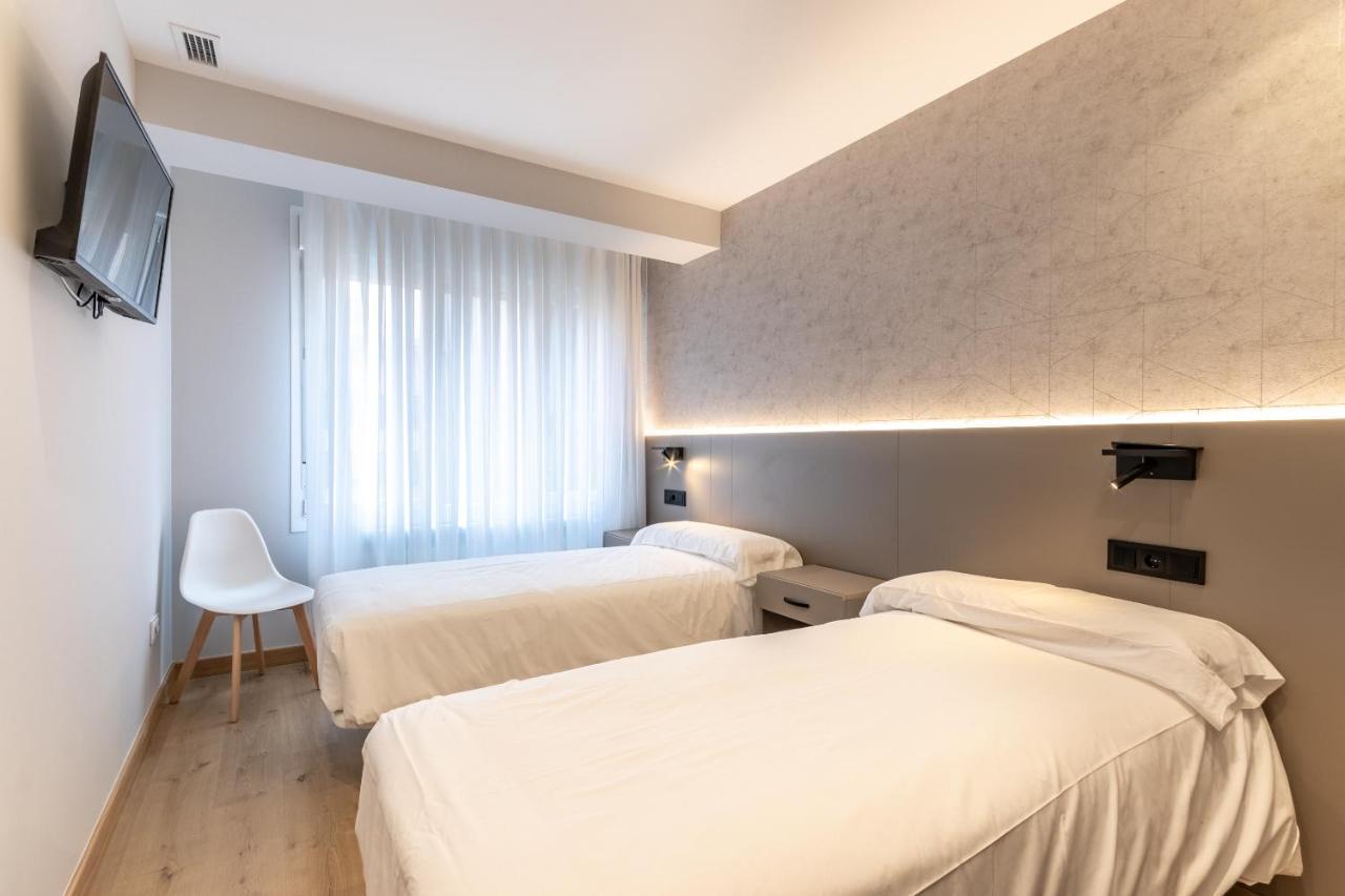 Eightrooms La Rioja Pension โลโกรโญ ภายนอก รูปภาพ