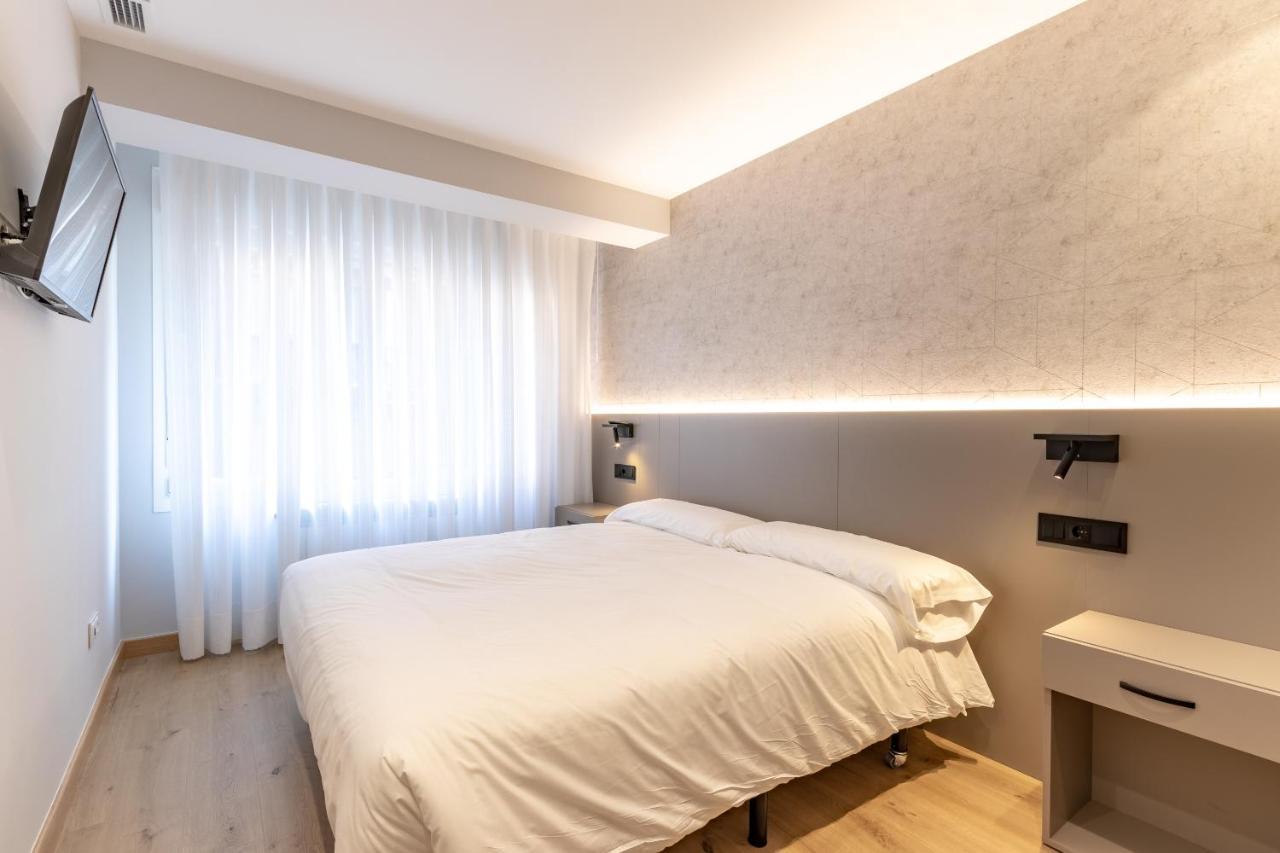 Eightrooms La Rioja Pension โลโกรโญ ภายนอก รูปภาพ